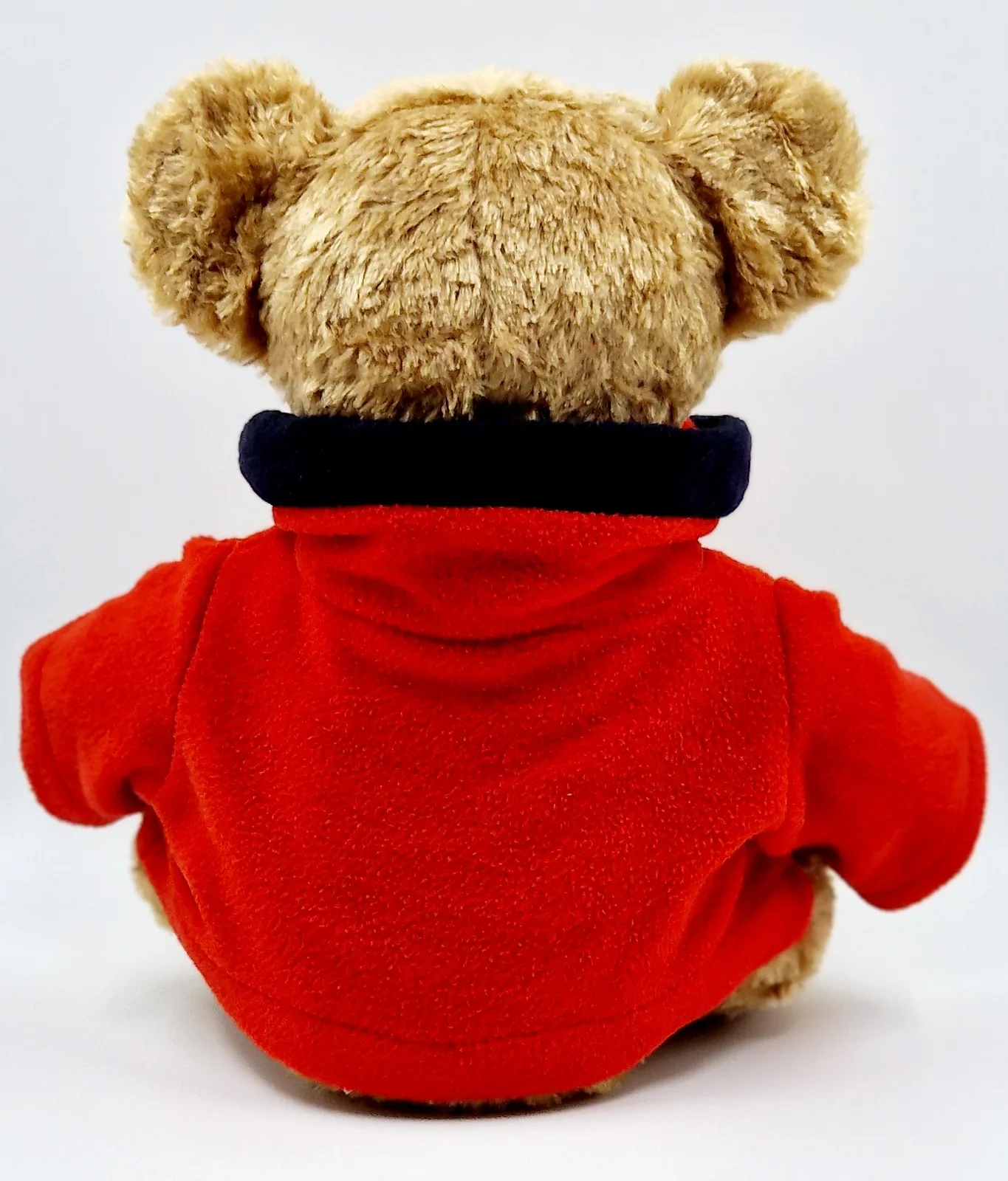 Ours d'amour avec pull rouge