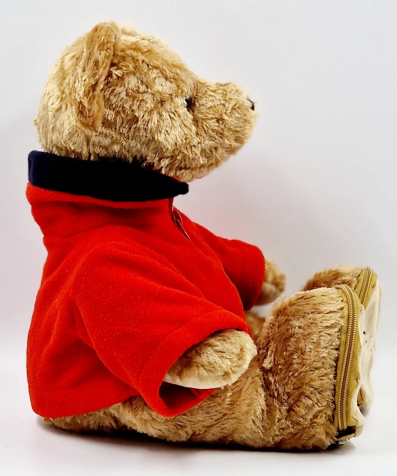 Ours d'amour avec pull rouge