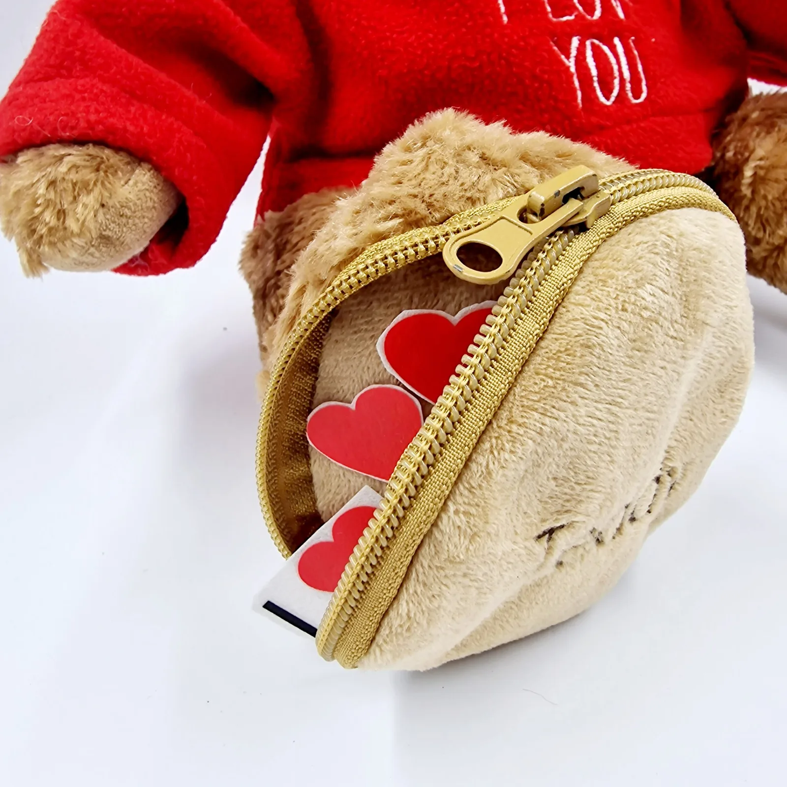 Ours d'amour avec pull rouge